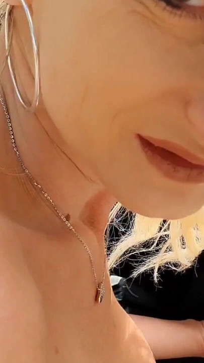 A kanos háziasszony milfet megbasszák a parkolóban | Klip 1