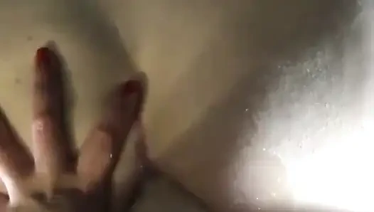 Istri ngentot pantat suaminya pakai strap-on ukuran raksasa. Fisting. Femdom. Buatan sendiri