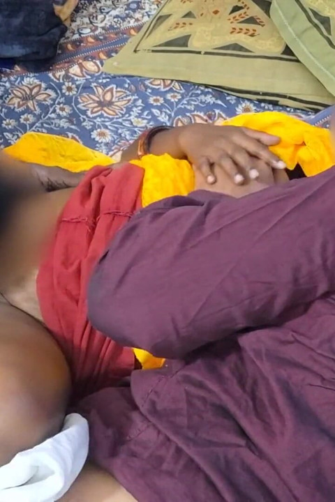 Fantasi rahasia istri India - suami & saudara tirinya bareng-bareng di dalam