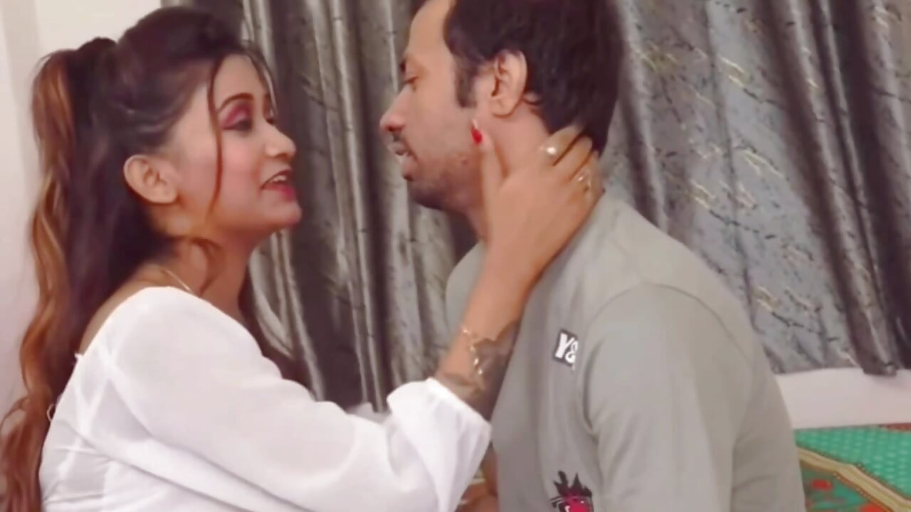 Dever ne dekha ghar per koi nhi hai to bhabhi ko pel diya
