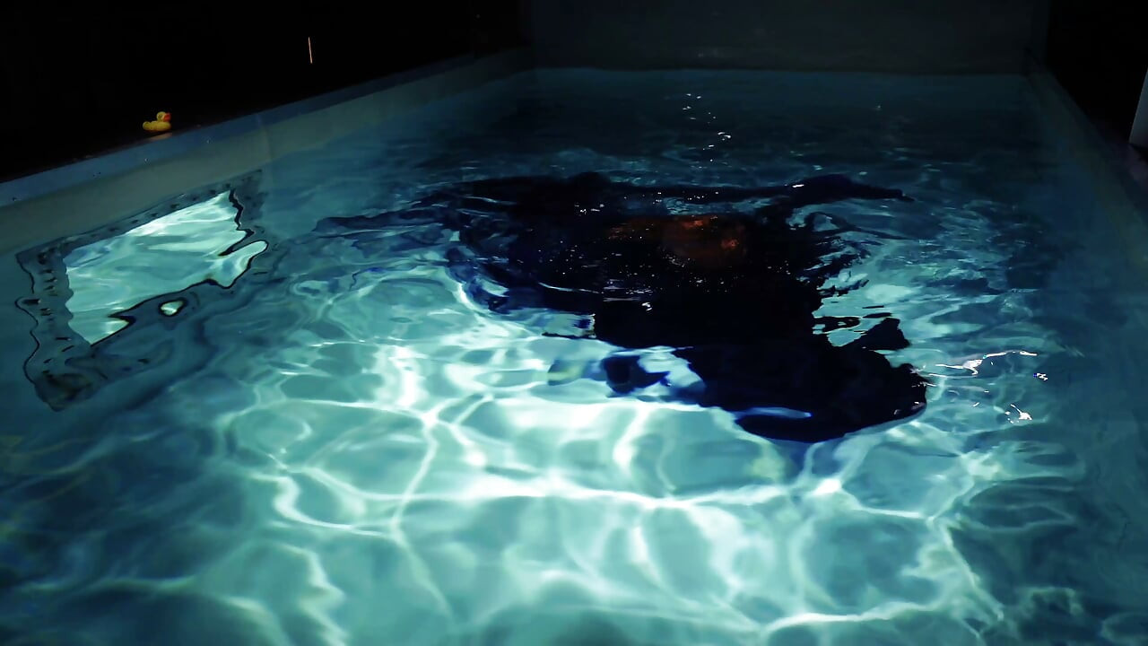 Underwater shooting - full backstage