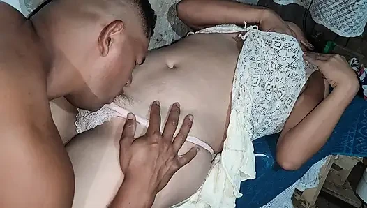 She moans and comes inside the virgin pussy of the stepsister and break up in xvideo of Tamil India.