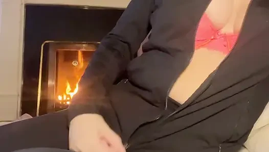 Amateur homemade MILF has solo fun