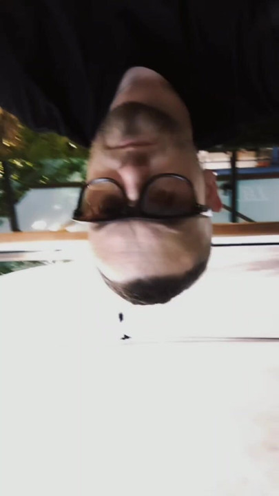 파란 눈, 날카로운 마음, 지배적 인 에너지.