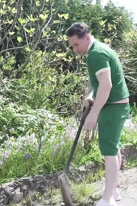 Undersexed Socialite - GILF Francesca Kitten