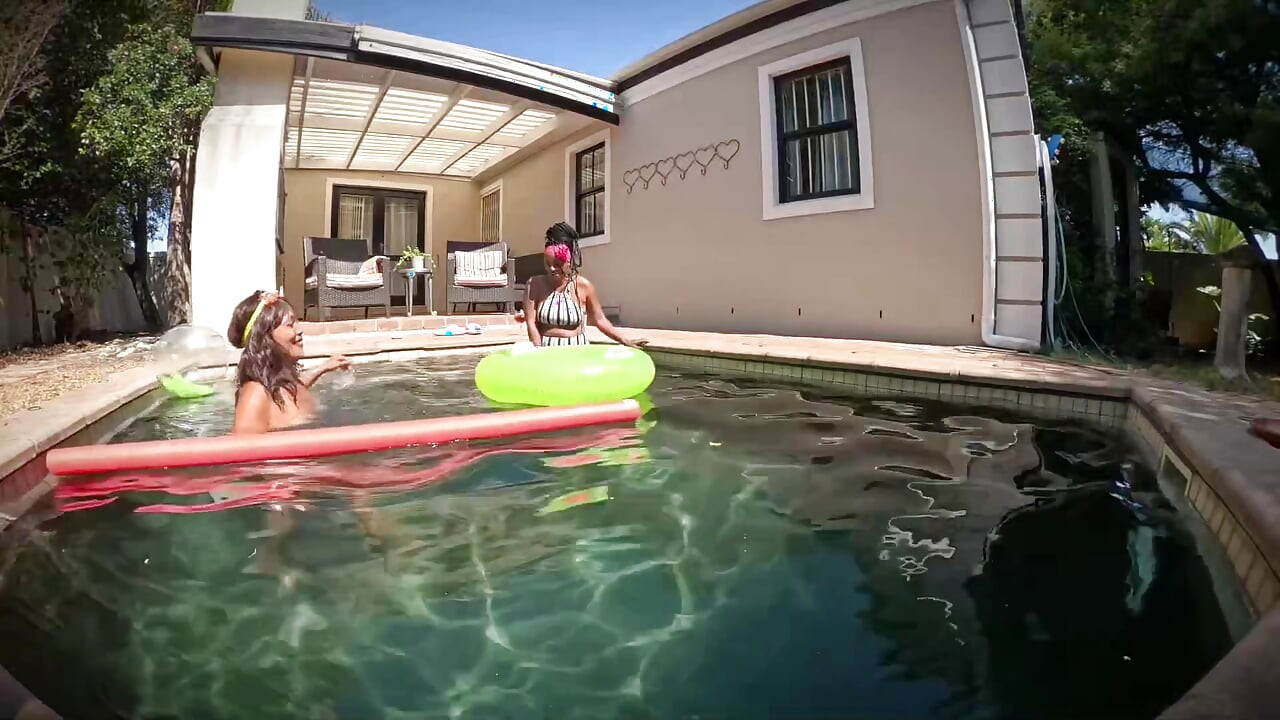 Twisted mardkhor - rosie aur pam ki seksi pool parti - bhag 1