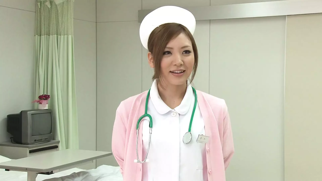 Nurse in Japanies Hospital without work