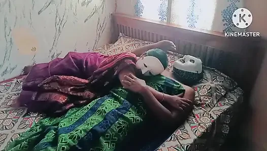 Beni sikebilir ve hamile bırakabilirsiniz - Tamil azgın üvey kız kardeş yüksek sesle inleyerek sikiliyor