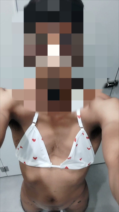 Quick selfie with nude inside trail room