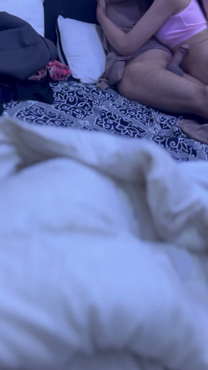 Ce qui commence comme une journée normale se transforme lentement en un souvenir romantique mémorable entre deux adultes indiens (18+) | Clip 2