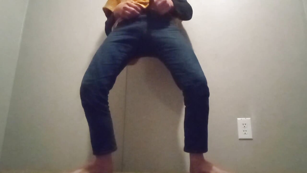 脱衣服和戏弄自己