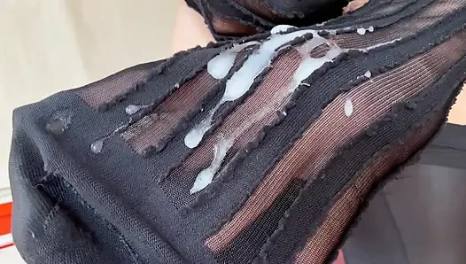 Kaus kaki tembus pejuh pria muncrat