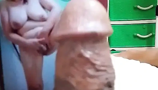 Я ублажил себя просмотром видео моей жене, она мне прислала вчера