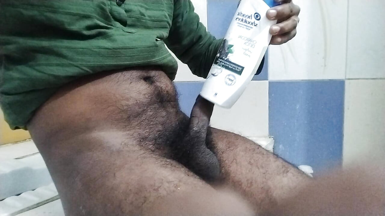 Desi gay fuck with bathroom in hand
