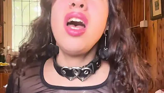 Cewek sange latina dengan atasan tipis - tamparan diri bdsm yang lembut