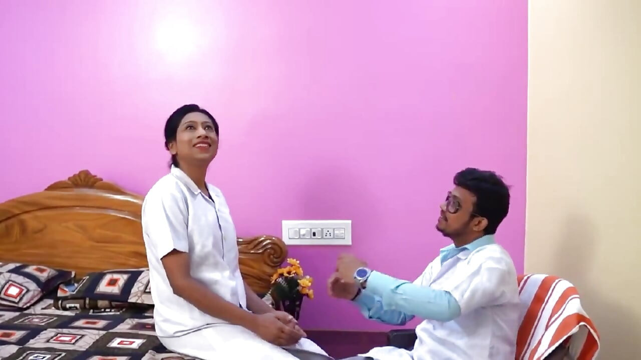 インドの医師と看護師が夜勤中に性交をしている