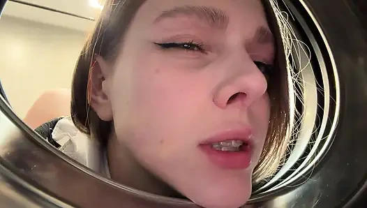 ПРЕДСТАВЬ, Я ЗАСТРЯЛА В СТИРАЛЬНОЙ МАШИНЕ! Я трахнул свою сводную сестру в стиральную машину