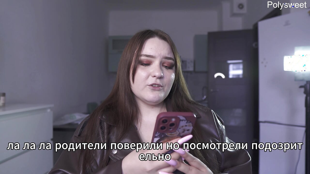 Porn story - She was naked playing with the seller while the customers were walking by (Russian, light femdom, naked in public)