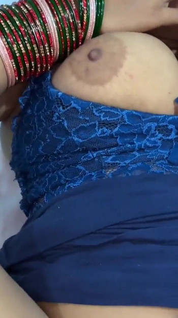 Moment care trebuie împărțit de la "Frumoasa indiancă bhabhi futută dur în timp ce fumează țigară"