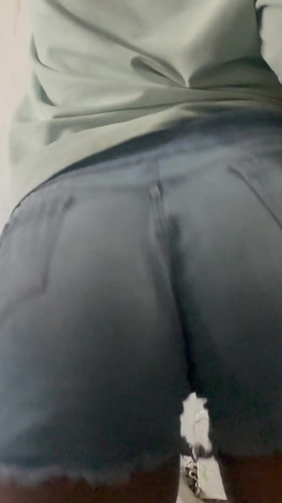 Sexy Morena Twerking Her Ass Raw | Clip 1