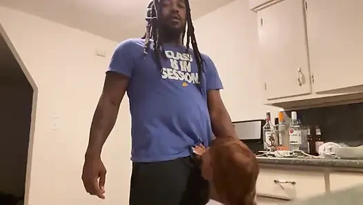 Cewek hot ini ngentot sama cowok tetangganya tapi pacarnya nggak tau kalau dia selingkuh di kantor!