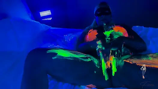 Işıklar Aşağı, Parlıyor