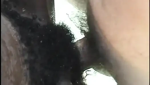 Junge küken wollen diesen geilen typen im schwimmbad teilen