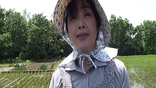 A076G05 While my husband is away! Nasty SEX in the great outdoors with a lewd mature woman enjoying AV shooting!