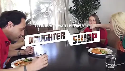 Brunette pantat kecil disumpal dan dipukul