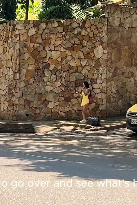 Saya Persetan Dengan Orang Asing Yang Tersesat Di Jalan