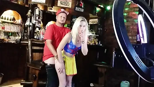 Langweiliger Alter Mann Und Geile Blondine