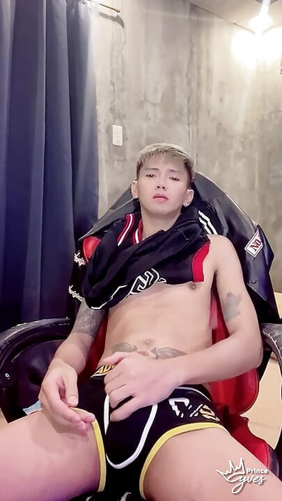 Horny Filipino Inked Twink Jerking off