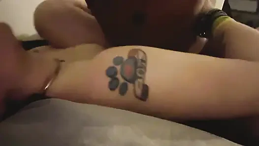 Cewek itu nggak bisa muasin memeknya sendirian waktu lagi dientot habis-habisan sama kontol raksasa pria kulit hitam