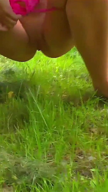 Detik emosi dari "Czech Garden Party: Dua batang Satu Pepek"