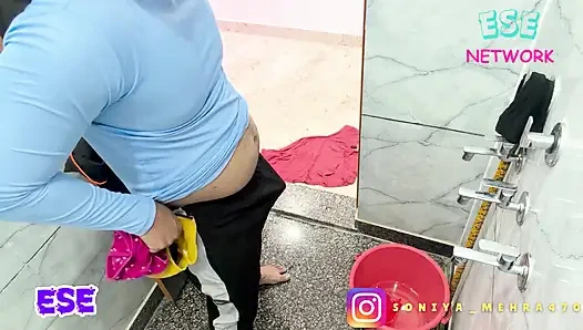 Pyari bhabhi Ne Muth Marte hue Bathroom dekh liya aur lapak le mera lund bhi leliya