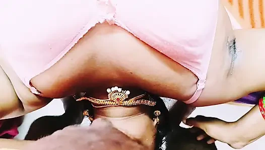 Ibu rumah tangga desi saree selingkuh suami menyetubuhi swamiji. Pembicaraan kotor Telugu.