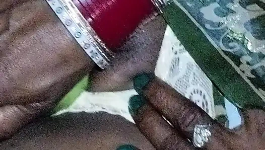 Kakak ipar desi memasukkan vegan ke dalam