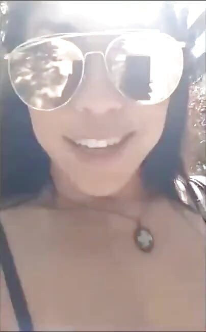 Nova garota safada curtindo no meio do parque em Barcelona!