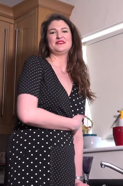 AuntJudys - Tall 35yo step-auntie Felicity gives you JOI in the kitchen