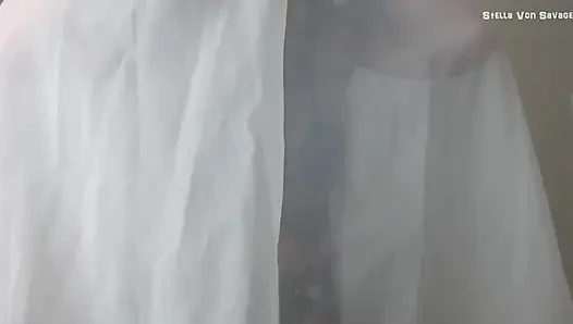 Göbek dansçısı göte şaplak atıyor