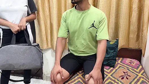 Adik tiri terlambat ke gym. Hanya beberapa menit tersisa untuk pemanasan...