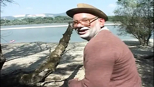 Тинка Писает И Трахается С Возбужденным Дедушкой На Улице