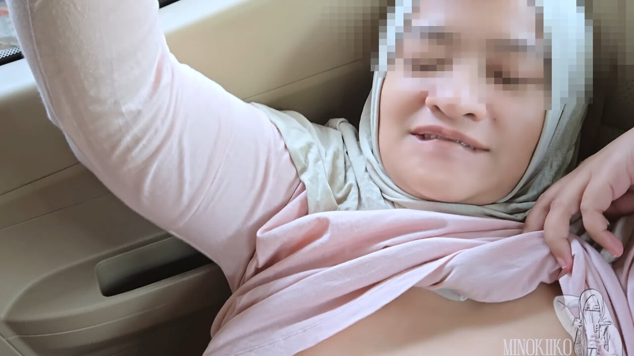 Adik Ipar Berhijab Ngentot di Dalam Mobil dan Kena Crot Dalam Memek - Minokiiko