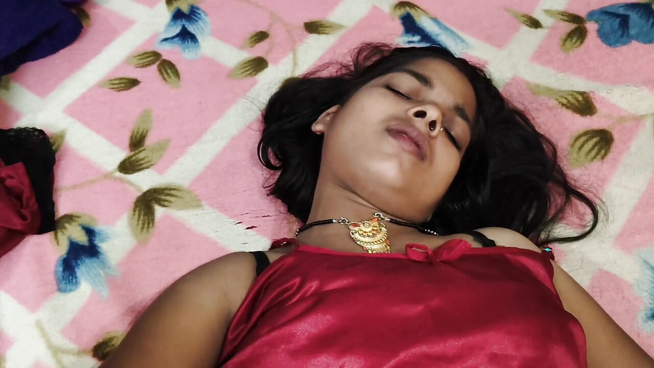 Padosi bhabhi ke sath devar full night chudai in bedroom Indian village
