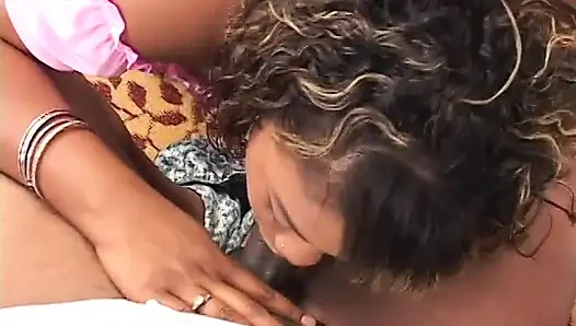 Ratu b dan vanity cruz si gadis nakal kulit hitam dengan pantat bahenol lagi asik ngentot sama gurunya