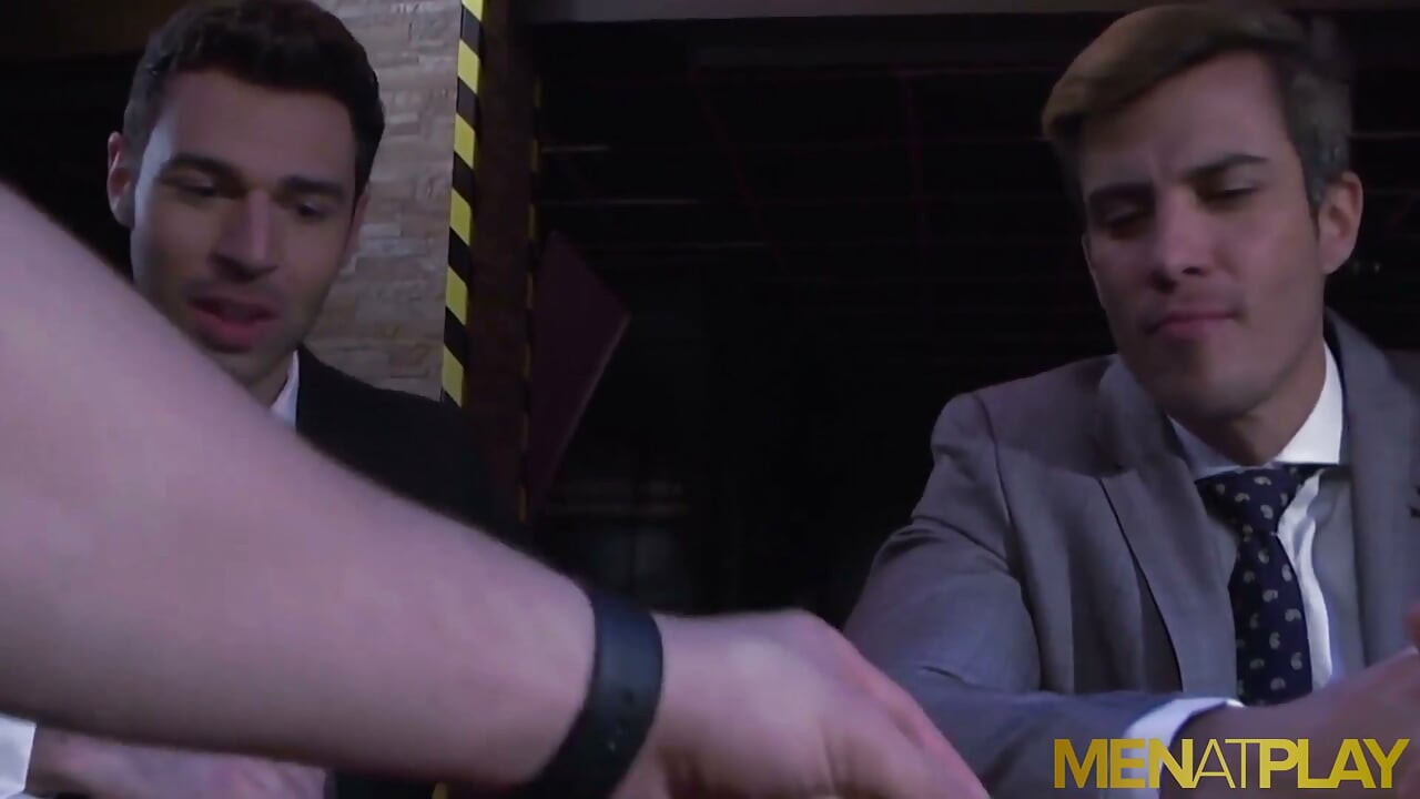 MENATPLAY - Latino Hunk Dario Beck anal fucked by Maikel Cash