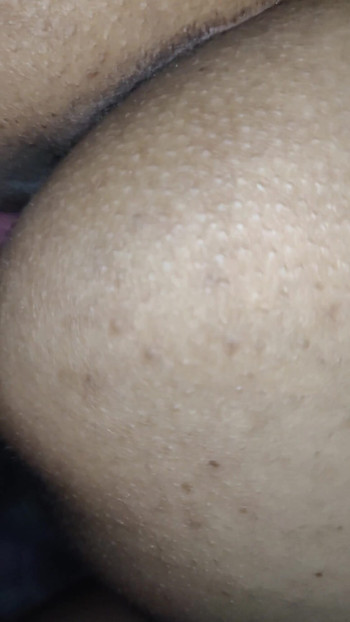 Nezaobilazan trenutak iz "Chut me sperm chu gaya.. Indijski novi seksi par uživa u medenom mjesecu u Oyo sobi na tlu i odlazi"