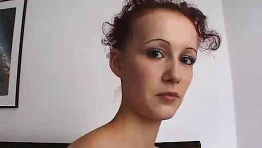 Симпатичную рыжую тинку трахают в видео от первого лица на кастинге