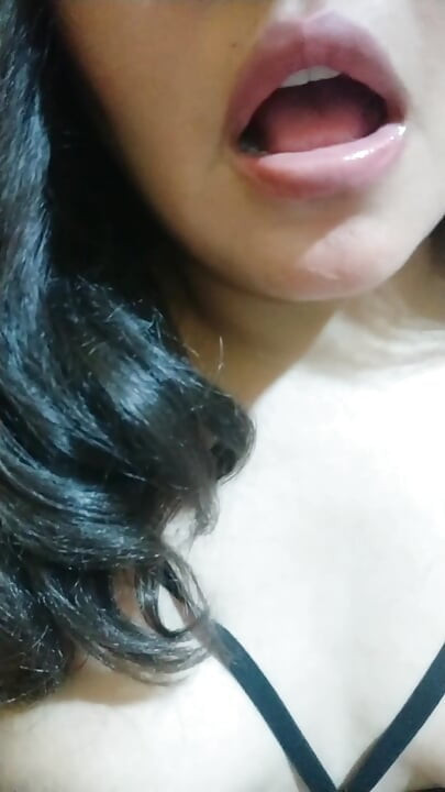 Niezwykle napalona z jej cipki ociekające mlekiem