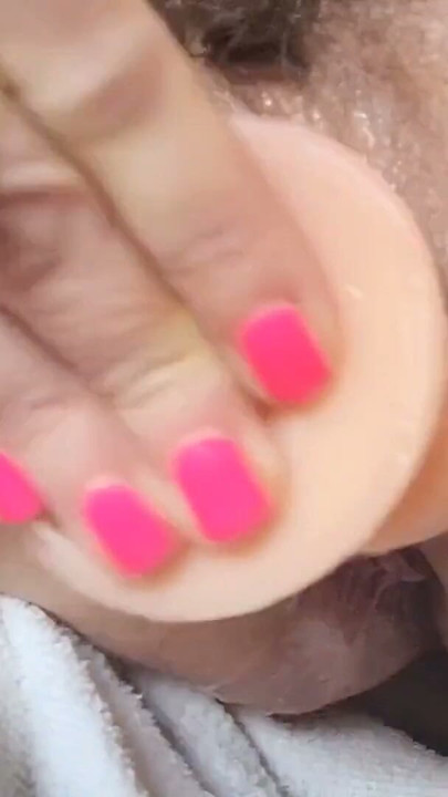 Kıllı kelebek kedi seksten sonra işiyor .. benim güzel kedi bir Creampie alır | Klip 1